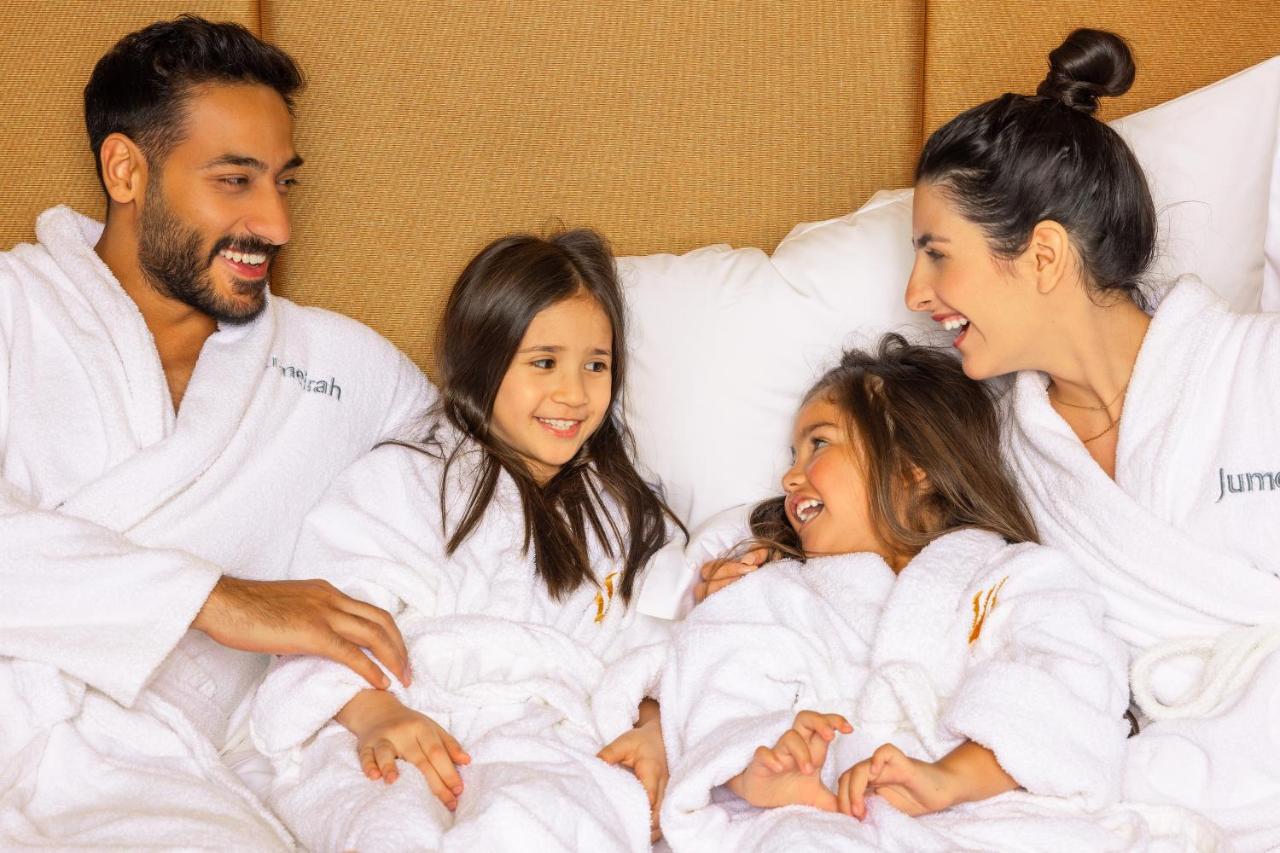 Jumeirah Messilah Beach Kuwait Koweït Extérieur photo Family at the spa