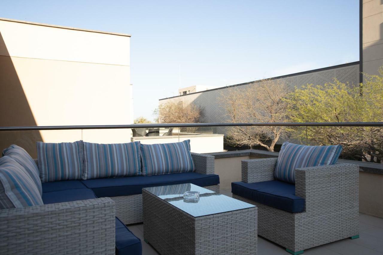 Jumeirah Messilah Beach Kuwait Koweït Extérieur photo A rooftop lounge at the Hotel Indigo in Scottsdale, Arizona
